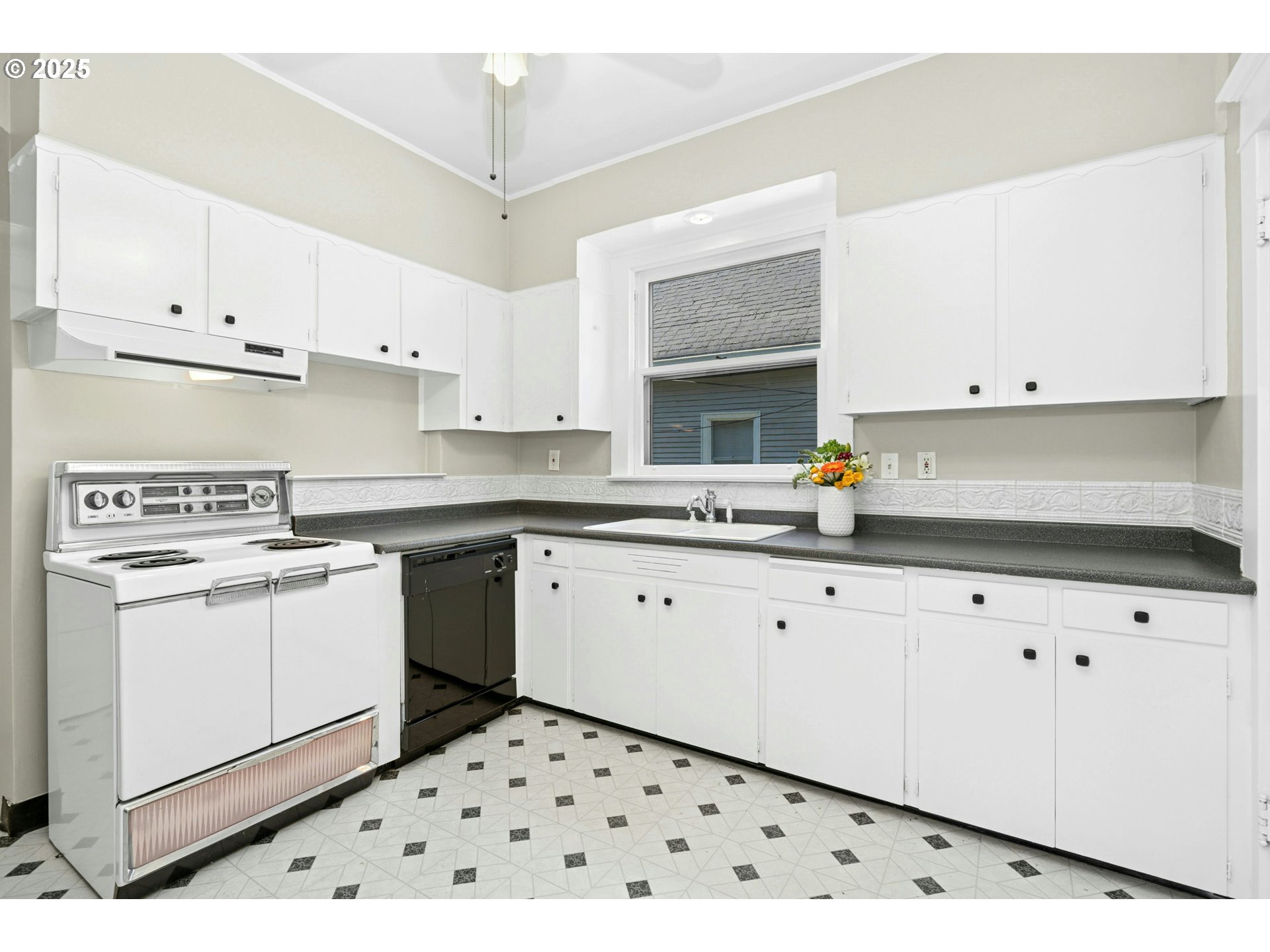 3955 Southeast Madison Street Portland, OR 97214 - Photo 14 of 35