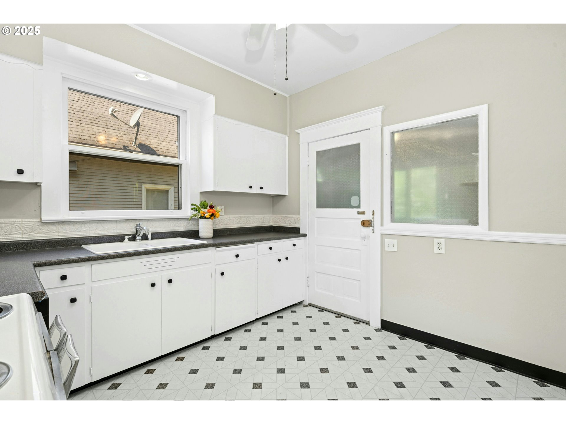 3955 Southeast Madison Street Portland, OR 97214 - Photo 16 of 35