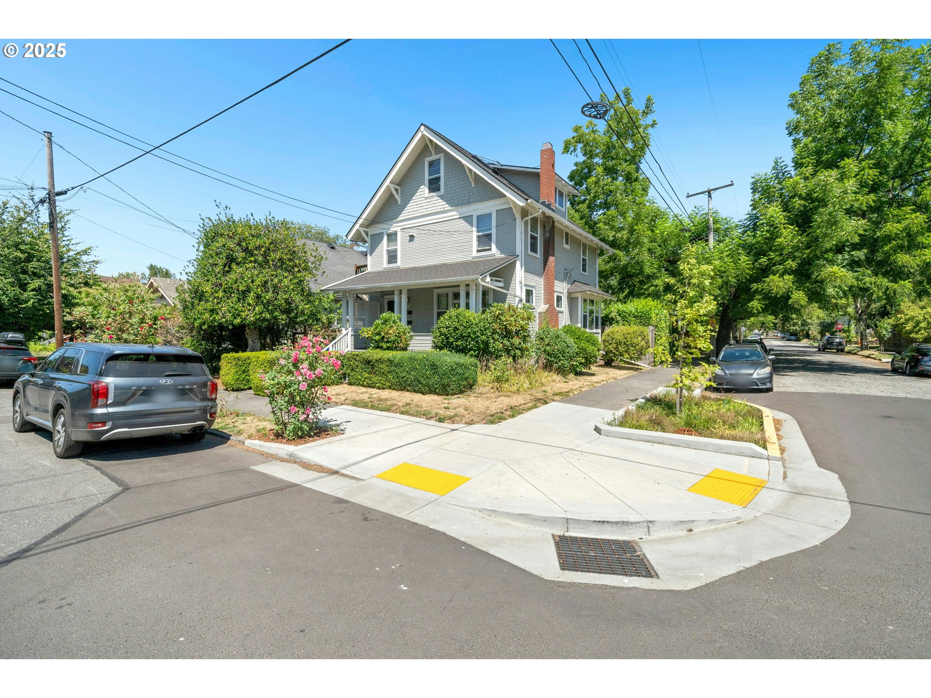 3955 Southeast Madison Street Portland, OR 97214 - Photo 2 of 35