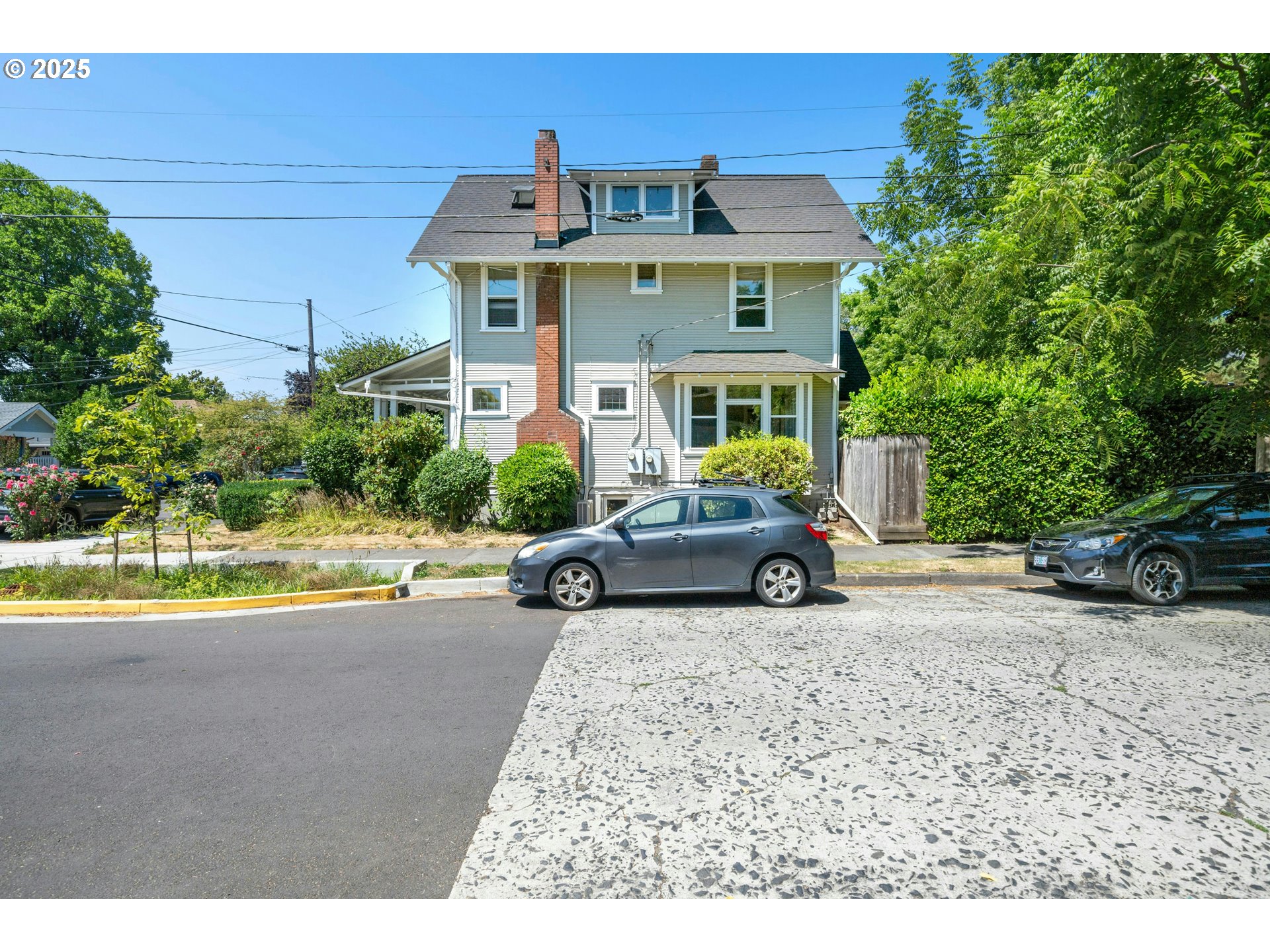 3955 Southeast Madison Street Portland, OR 97214 - Photo 3 of 35