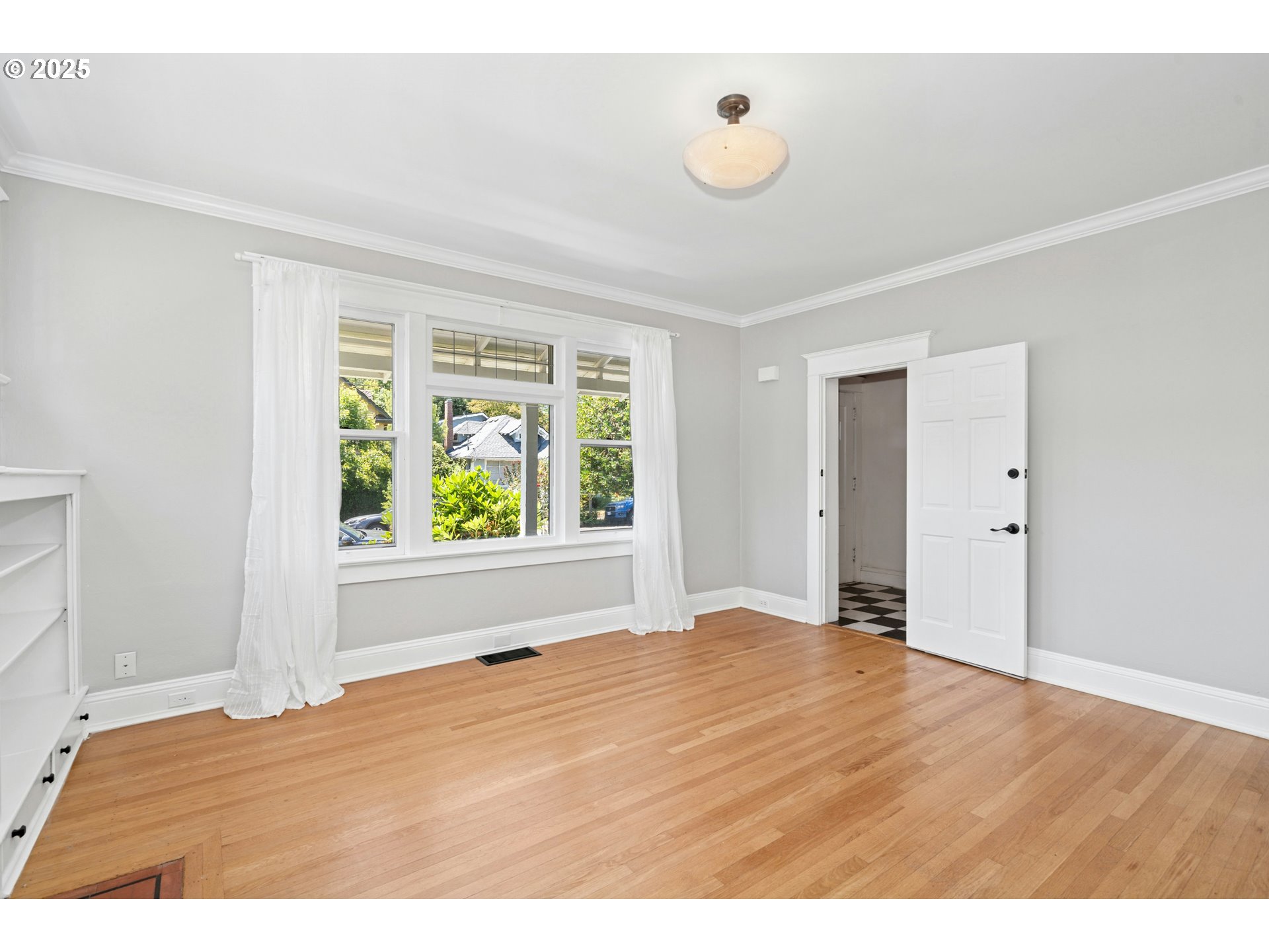 3955 Southeast Madison Street Portland, OR 97214 - Photo 6 of 35