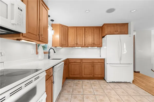 $3,400 | 25 Harris Drive, Tiverton, RI 02878