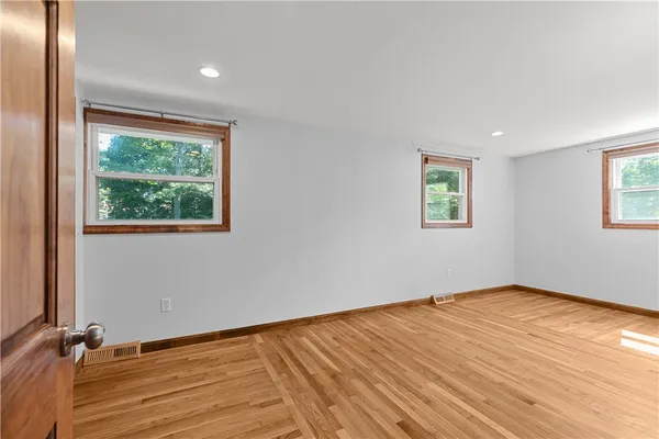 $3,400 | 25 Harris Drive, Tiverton, RI 02878