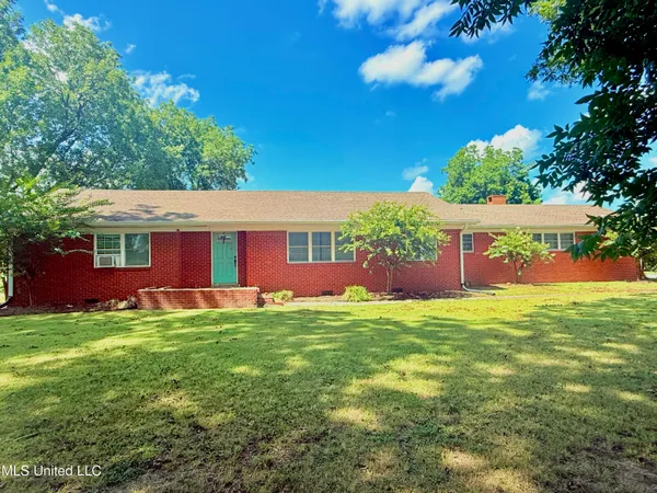 $189,000 | 10688 Highway 12, Isola, MS 38754