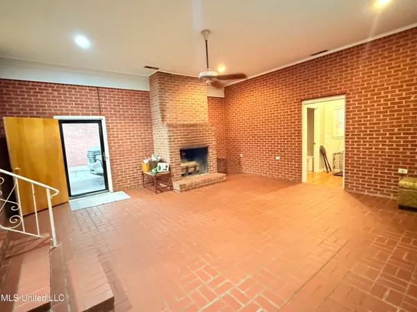 $189,000 | 10688 Highway 12, Isola, MS 38754