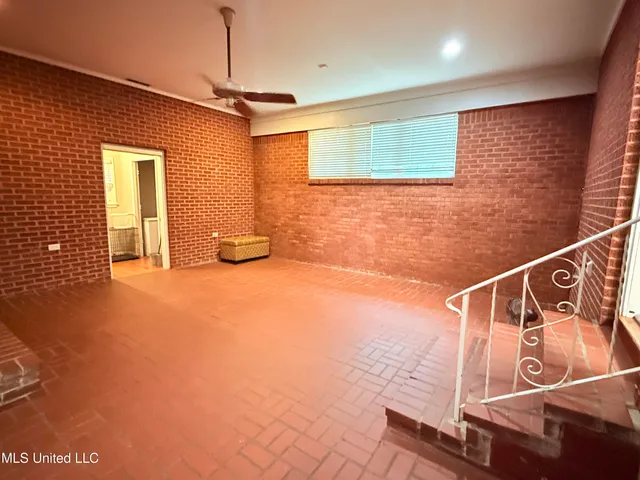 $189,000 | 10688 Highway 12, Isola, MS 38754