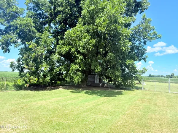 $189,000 | 10688 Highway 12, Isola, MS 38754