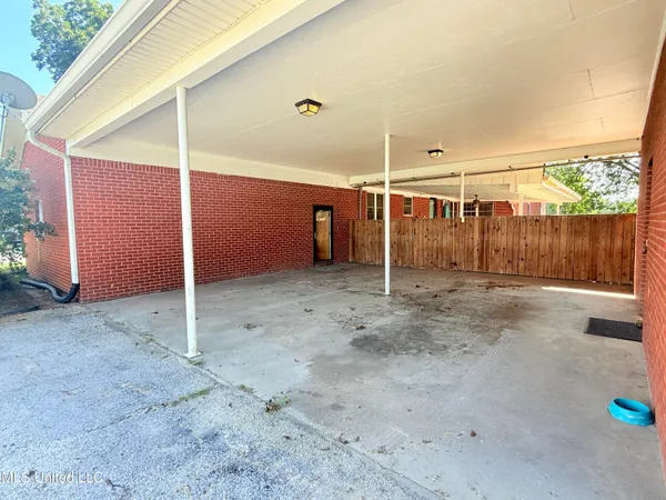 $189,000 | 10688 Highway 12, Isola, MS 38754