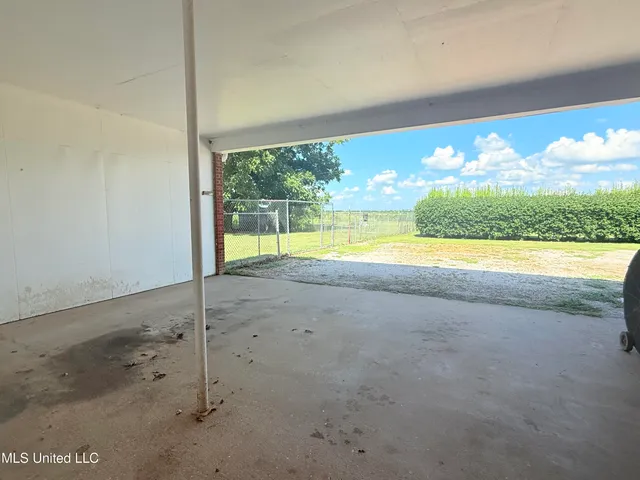 $189,000 | 10688 Highway 12, Isola, MS 38754