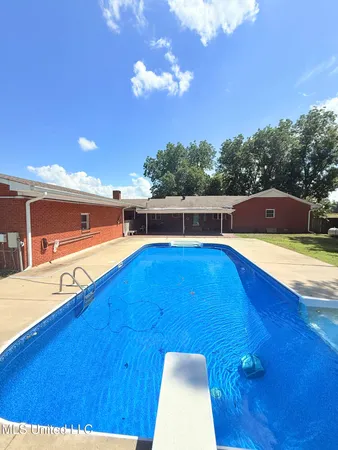 $189,000 | 10688 Highway 12, Isola, MS 38754