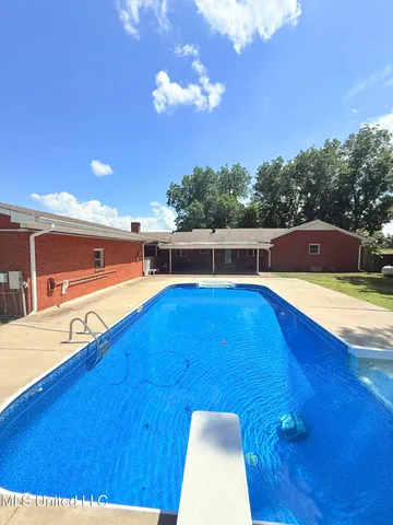 $189,000 | 10688 Highway 12, Isola, MS 38754