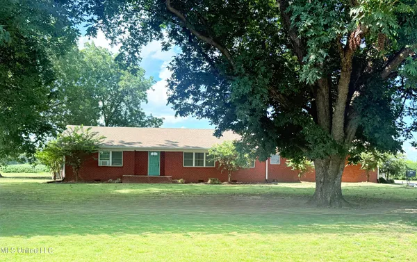 $189,000 | 10688 Highway 12, Isola, MS 38754