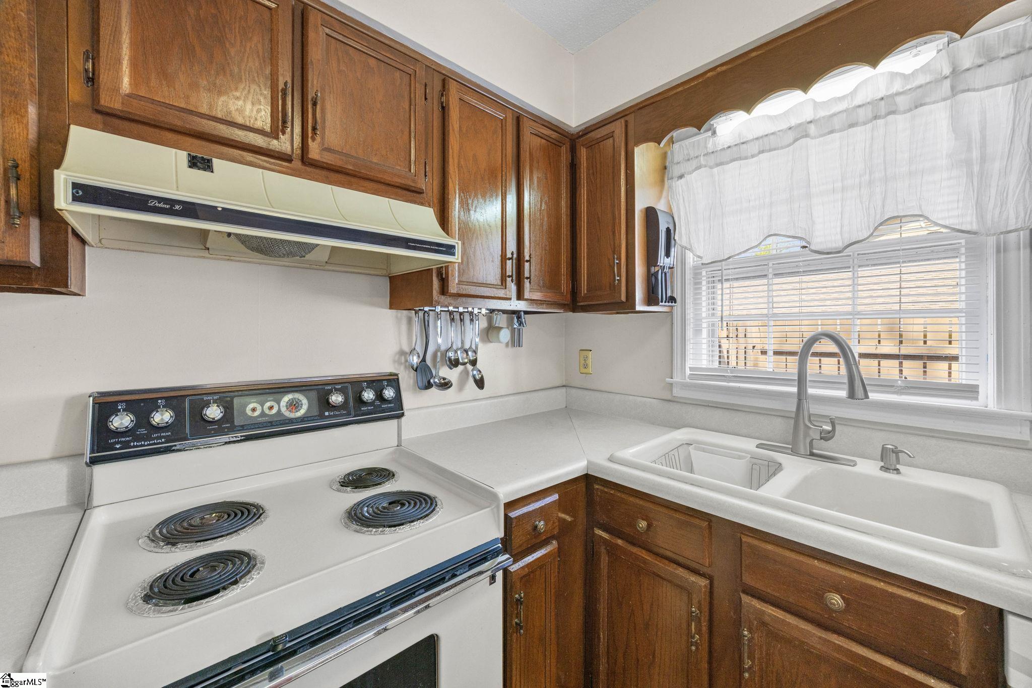 710 Hunts Bridge Road Greenville, SC 29617 - Photo 11 of 32