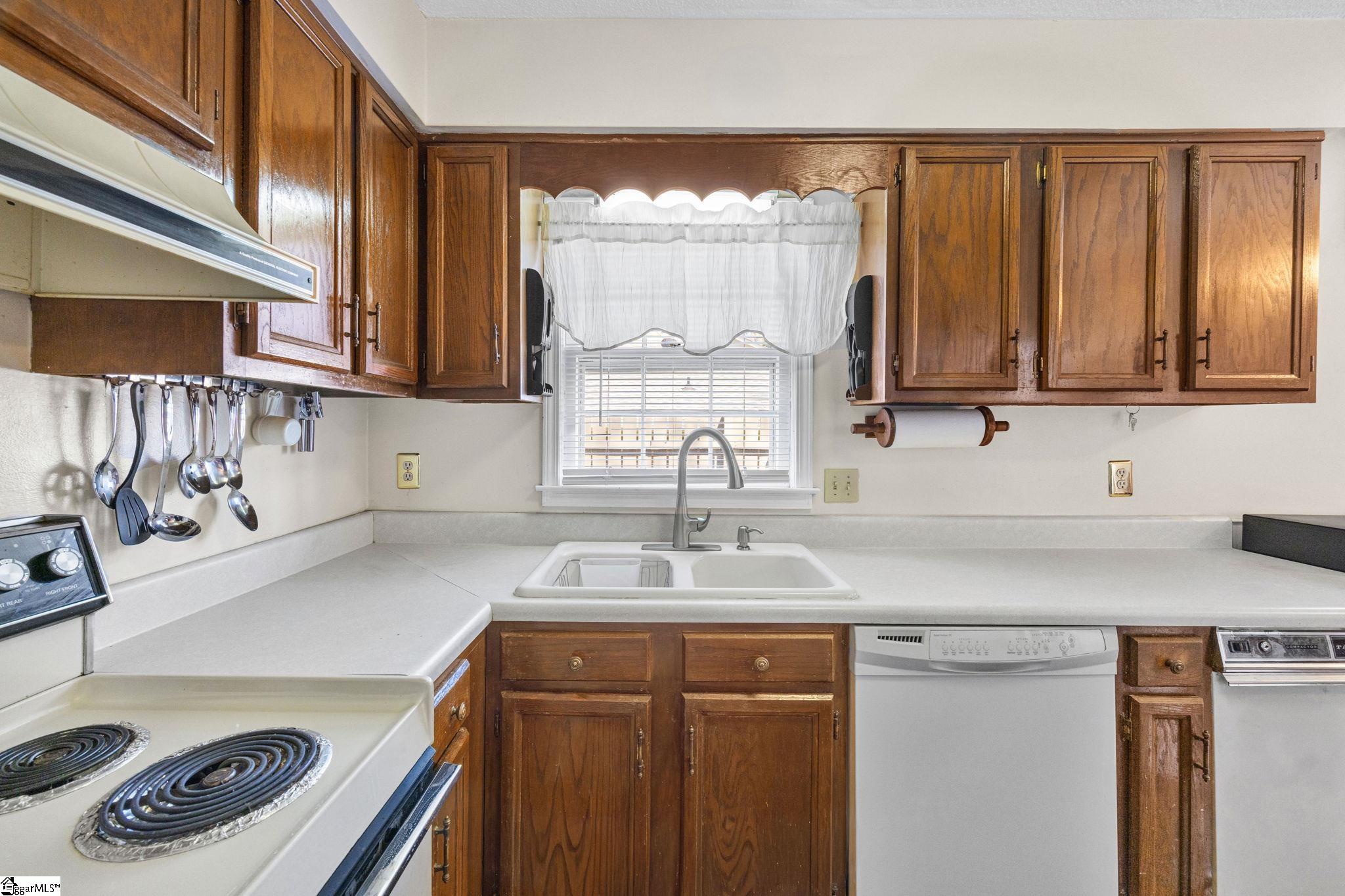 710 Hunts Bridge Road Greenville, SC 29617 - Photo 12 of 32