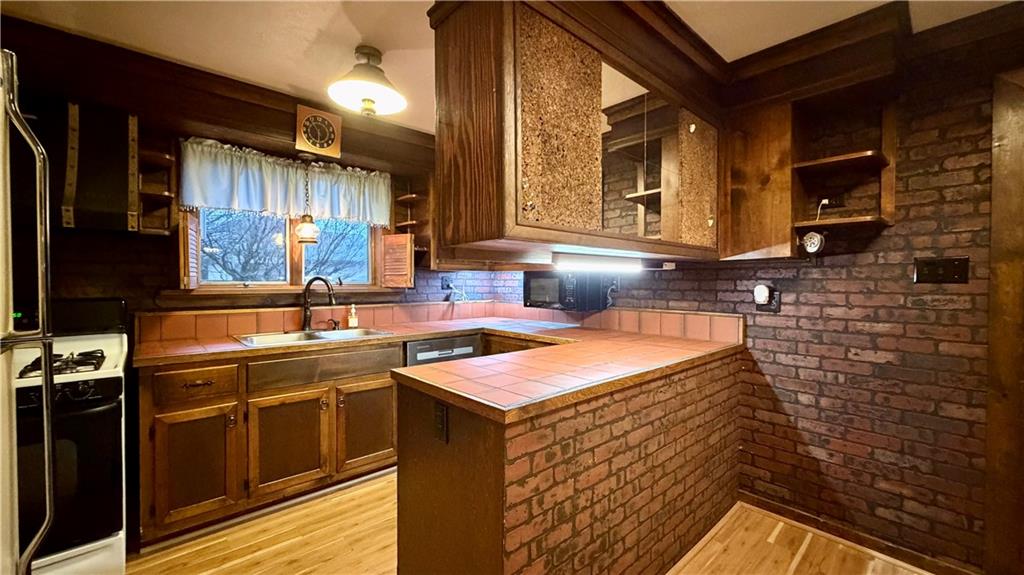 1425 Freeport Road Cheswick, PA 15024 - Photo 11 of 45 CHARMING COUNTRY KITCHEN WITH ISLAND AND PLENTY OF CABINETRY! NEW LVP FLOORING!