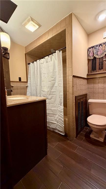 1425 Freeport Road Cheswick, PA 15024 - Photo 31 of 45 UPPER LEVEL UPDATED FULL BATH!