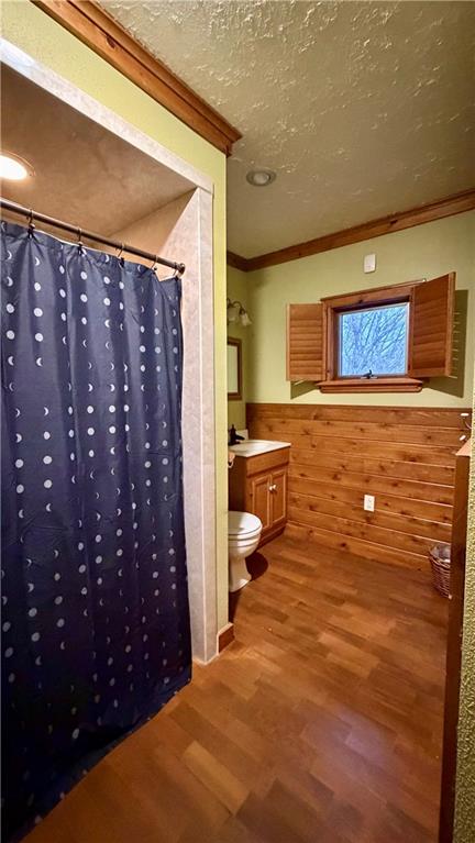 1425 Freeport Road Cheswick, PA 15024 - Photo 5 of 45 UPDATED MAIN LEVEL FULL BATH SHOWS OFF BEAUTIFUL WOODWORK! WALK IN SHOWER!