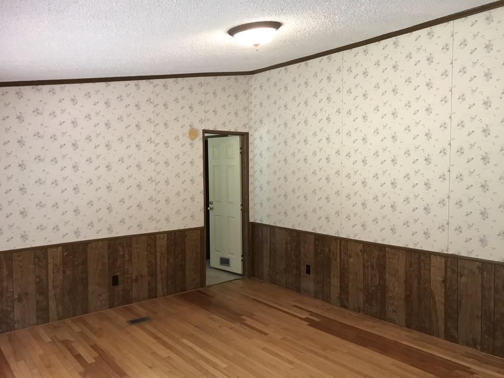 5277 Edwardsville Road Hardy, VA 24101 - Photo 2 of 18 2 Liv rm