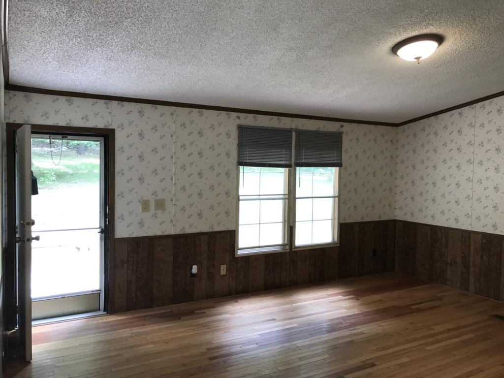 5277 Edwardsville Road Hardy, VA 24101 - Photo 3 of 18 3 liv rm