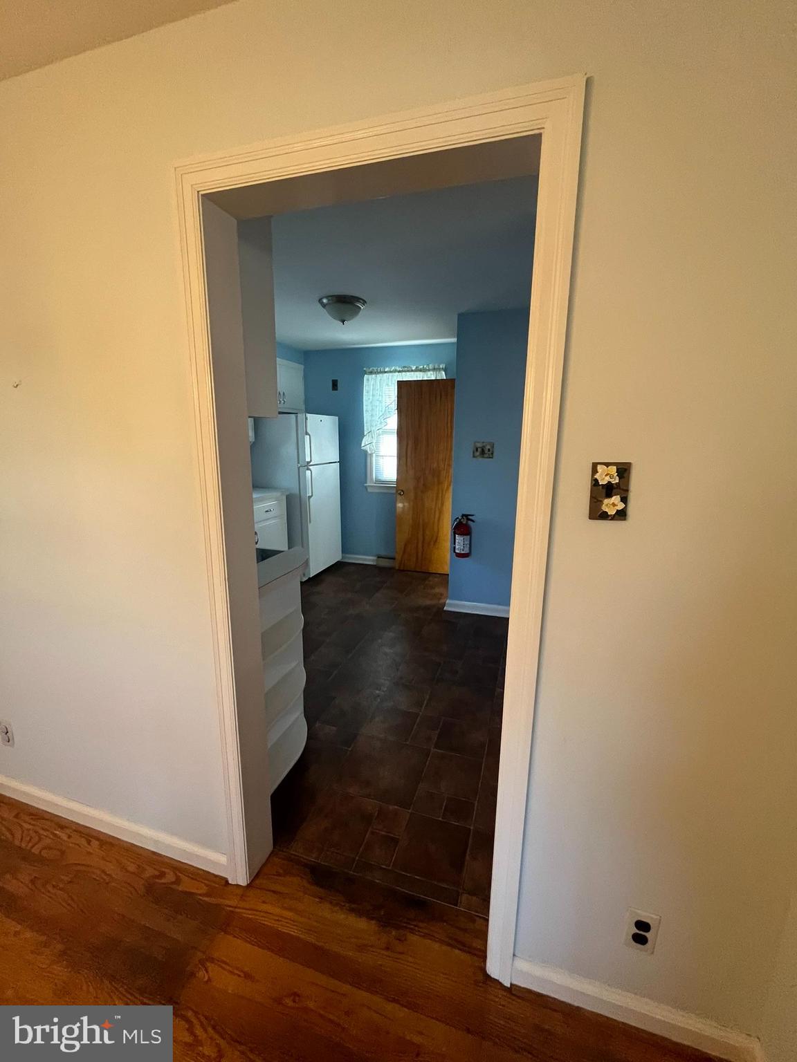 55 West Cohawkin Road Clarksboro, NJ 08020 - Photo 13 of 37 Dining room looking into kitchen