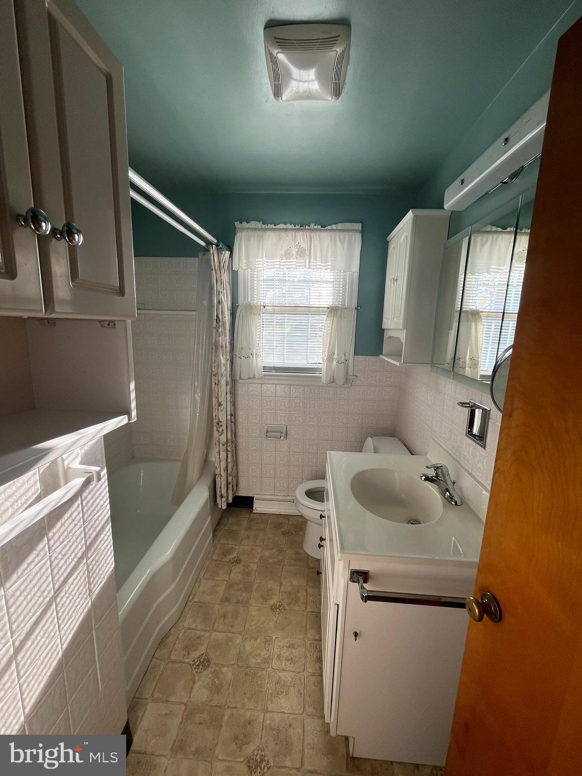55 West Cohawkin Road Clarksboro, NJ 08020 - Photo 21 of 37 Upstairs Bathroom