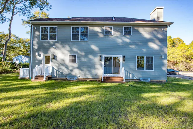a view of a house with a backyard