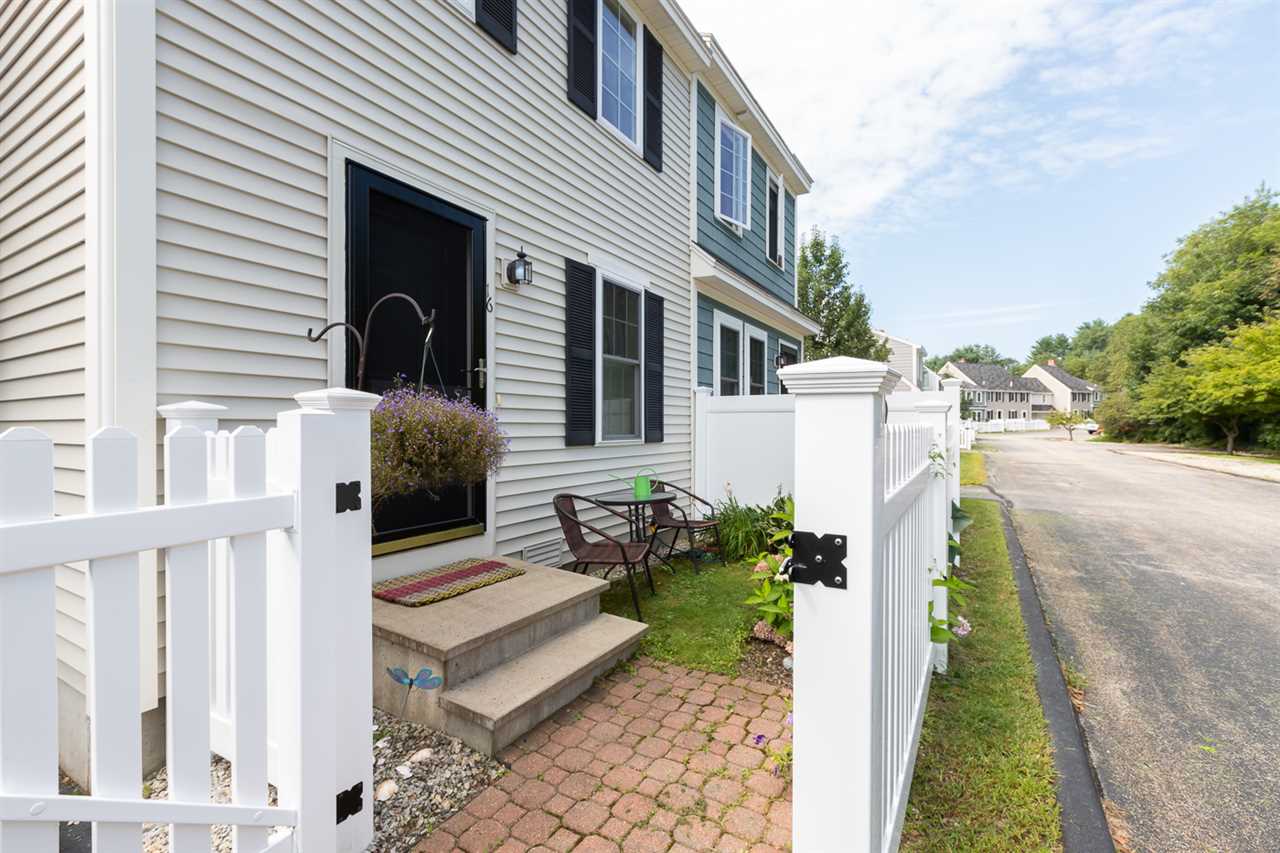 16 Elizabeth Road, Unit 16 South Berwick, ME 03908 - Photo 4 of 23 Gallery Image 4