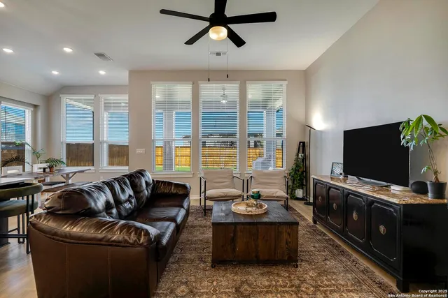 $3,000 | 5725 Huron Drive, New Braunfels, TX 78130