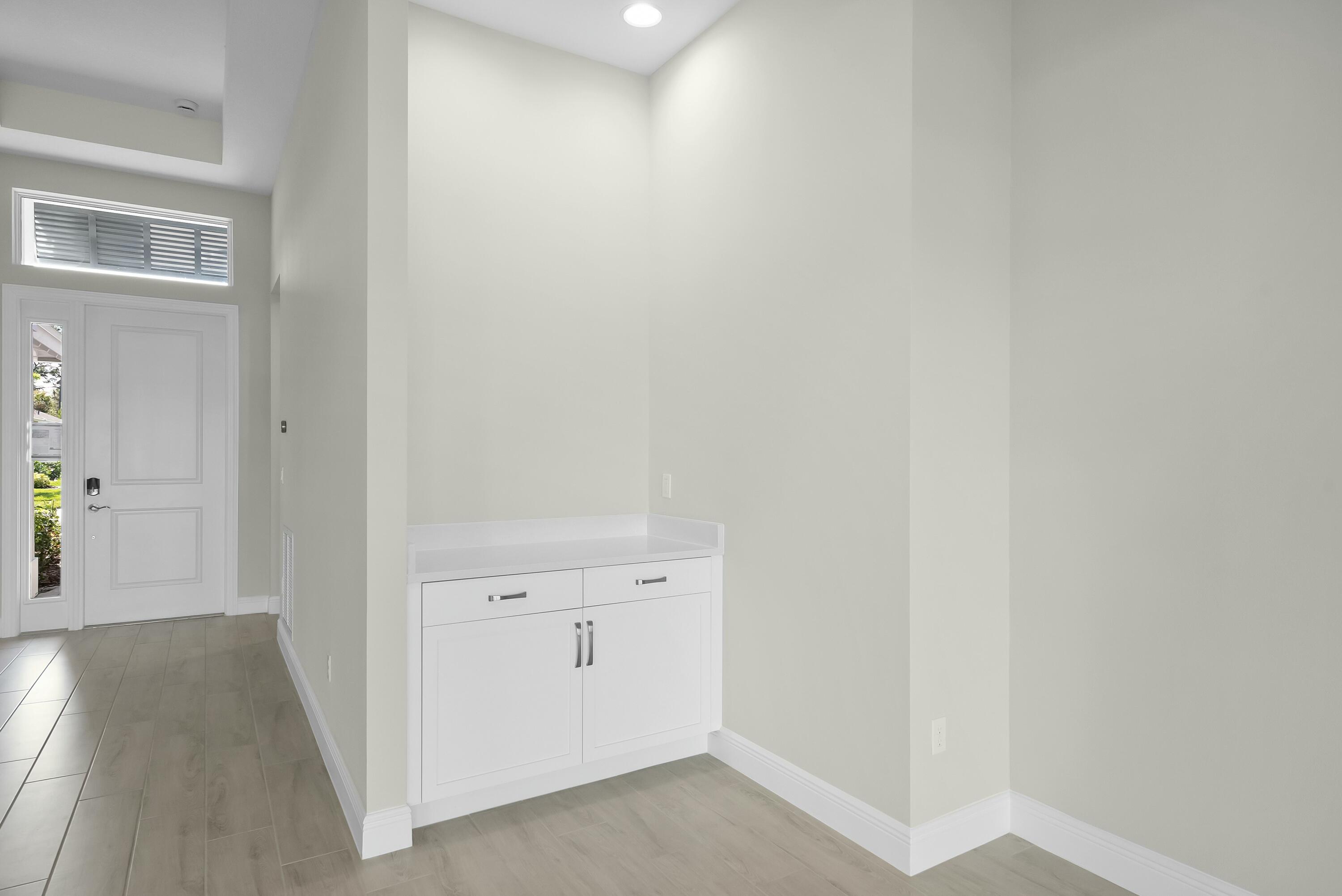 6382 High Pointe Circle Vero Beach, FL 32967 - Photo 16 of 55 a view of a hallway