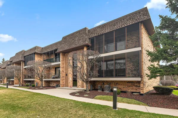 $239,900 | 15724 Brassie Court, Unit 2N, Orland Park, IL 60462