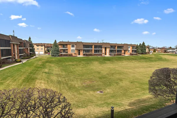 $239,900 | 15724 Brassie Court, Unit 2N, Orland Park, IL 60462