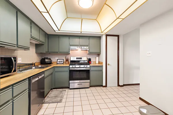 $239,900 | 15724 Brassie Court, Unit 2N, Orland Park, IL 60462