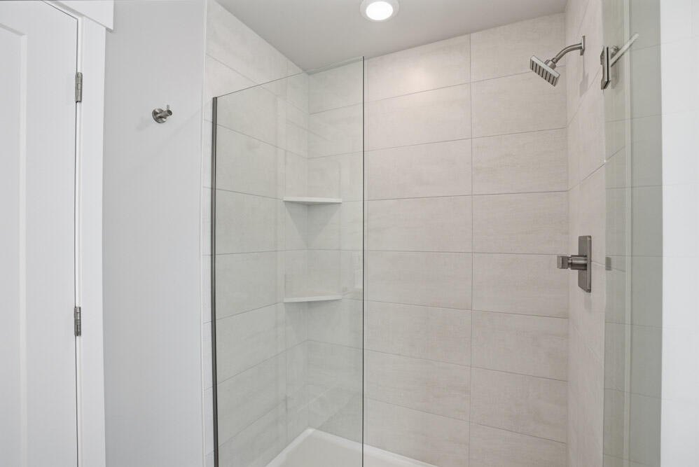 60943 Southeast Apollo Place Bend, OR 97702 - Photo 10 of 21 Primary shower