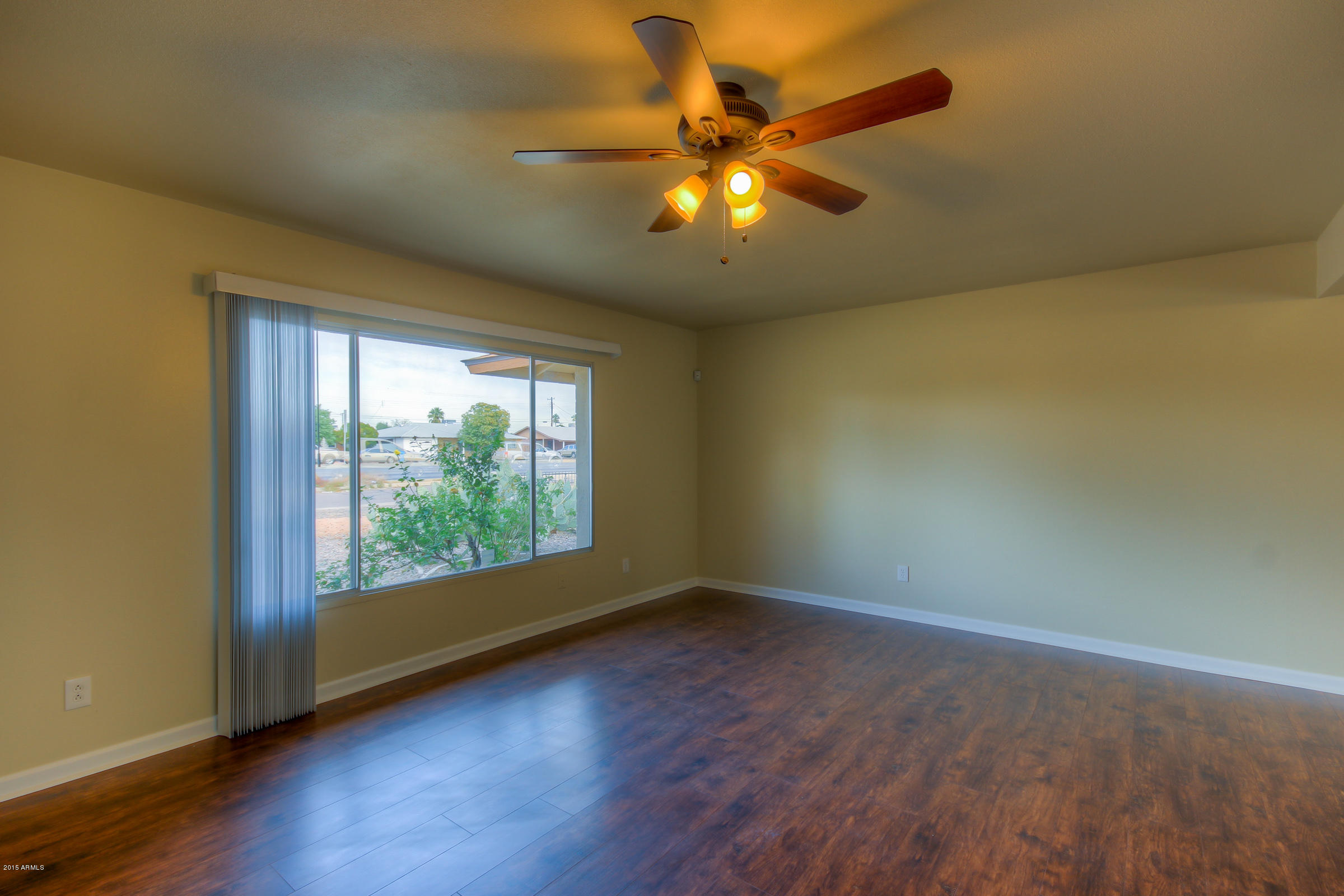 3939 West Bethany Home Road Phoenix, AZ 85019 - Photo 5 of 36 Living Room (2)