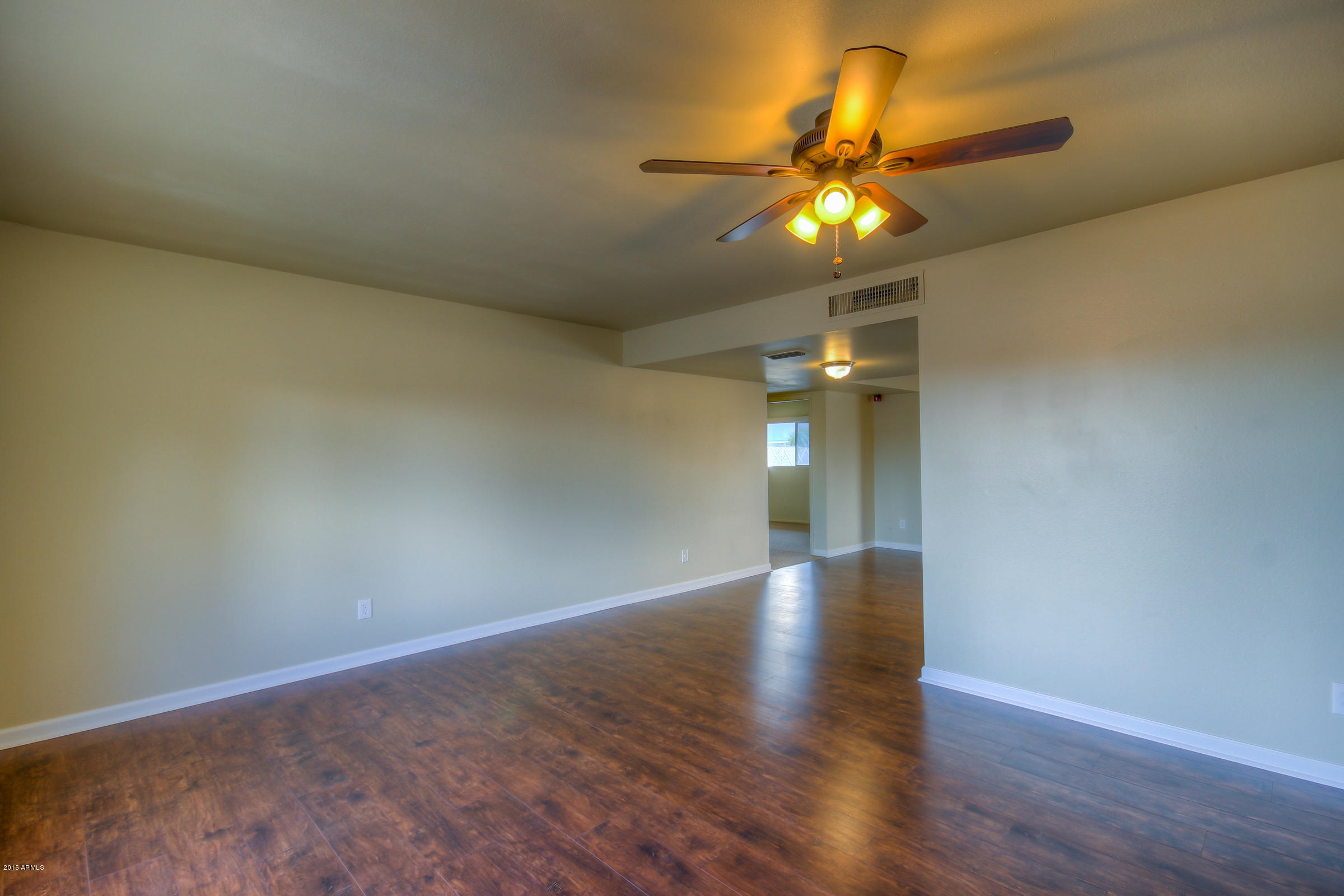3939 West Bethany Home Road Phoenix, AZ 85019 - Photo 6 of 36 Living Room (3)