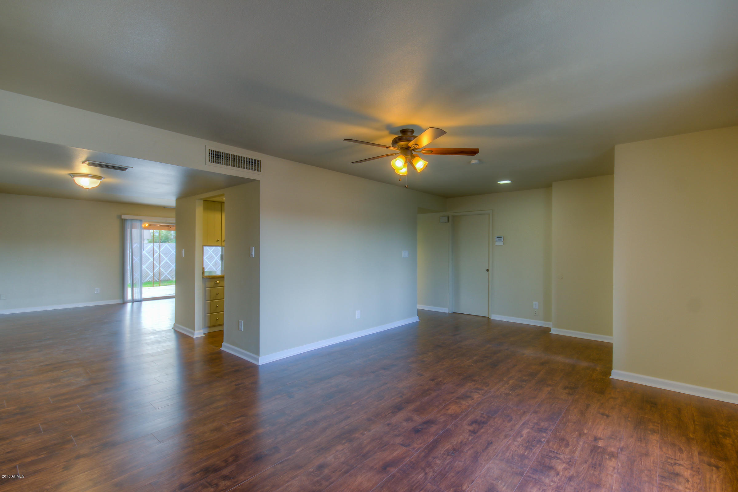 3939 West Bethany Home Road Phoenix, AZ 85019 - Photo 7 of 36 Living Room (4)