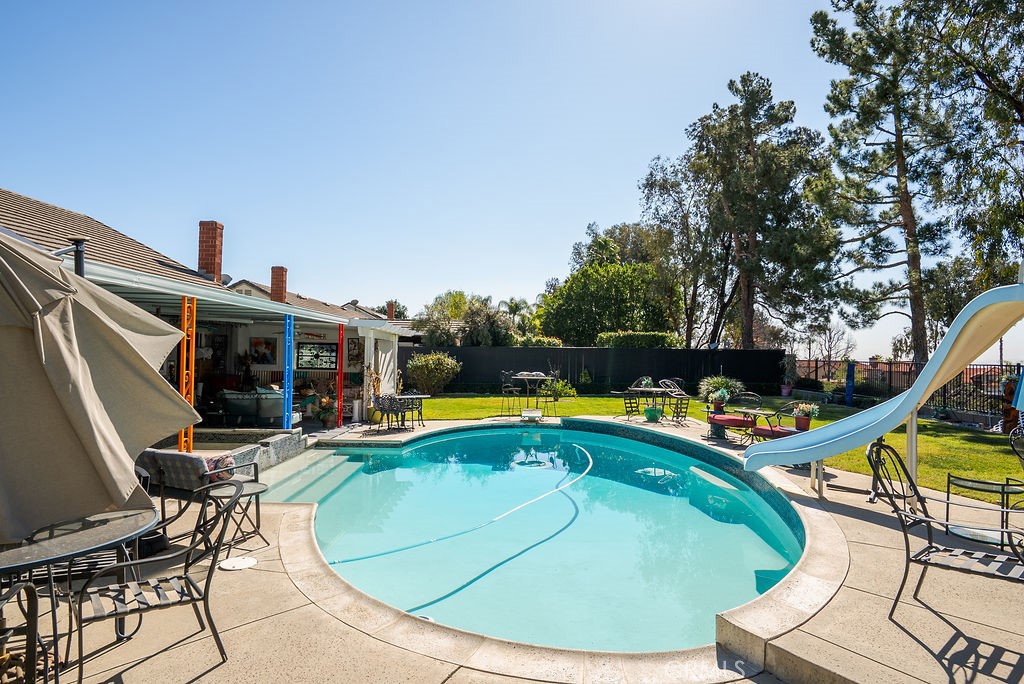 10843 Morning Ridge Drive Moreno Valley, CA 92557 - Photo 3 of 56