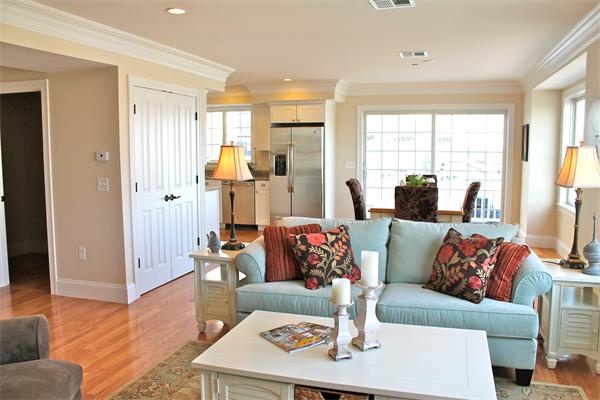 153 Jericho Road, Unit 1 Scituate, MA 02066 - Photo 4 of 26 a living room with furniture and wooden floor