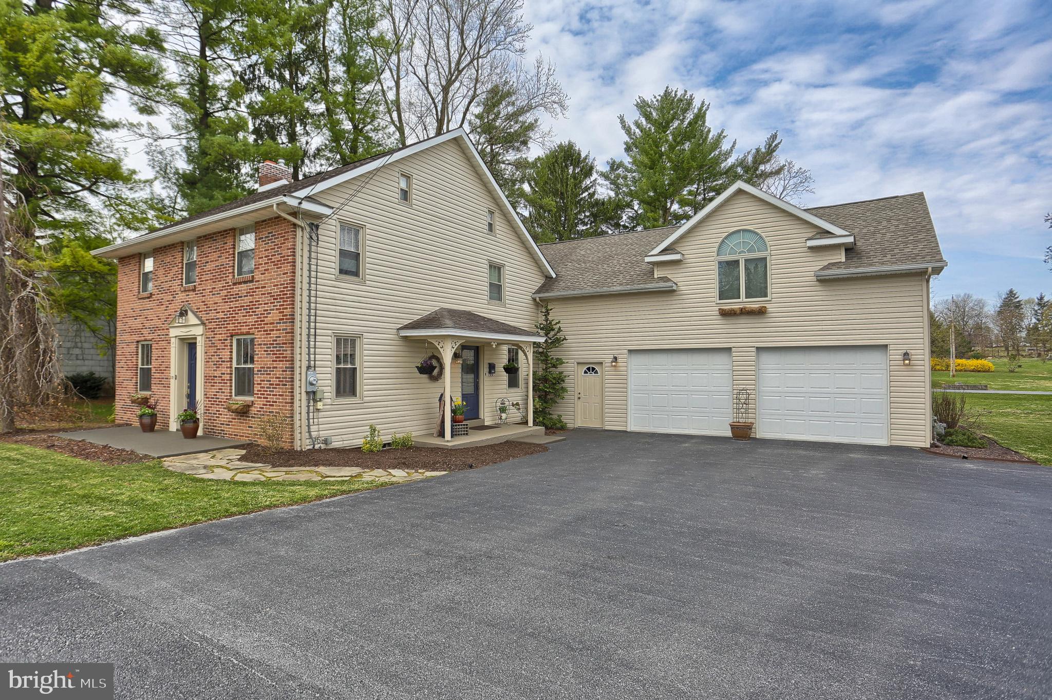 112 Forge Road Boiling Springs, PA 17007 - Photo 2 of 36 Gallery Image 2