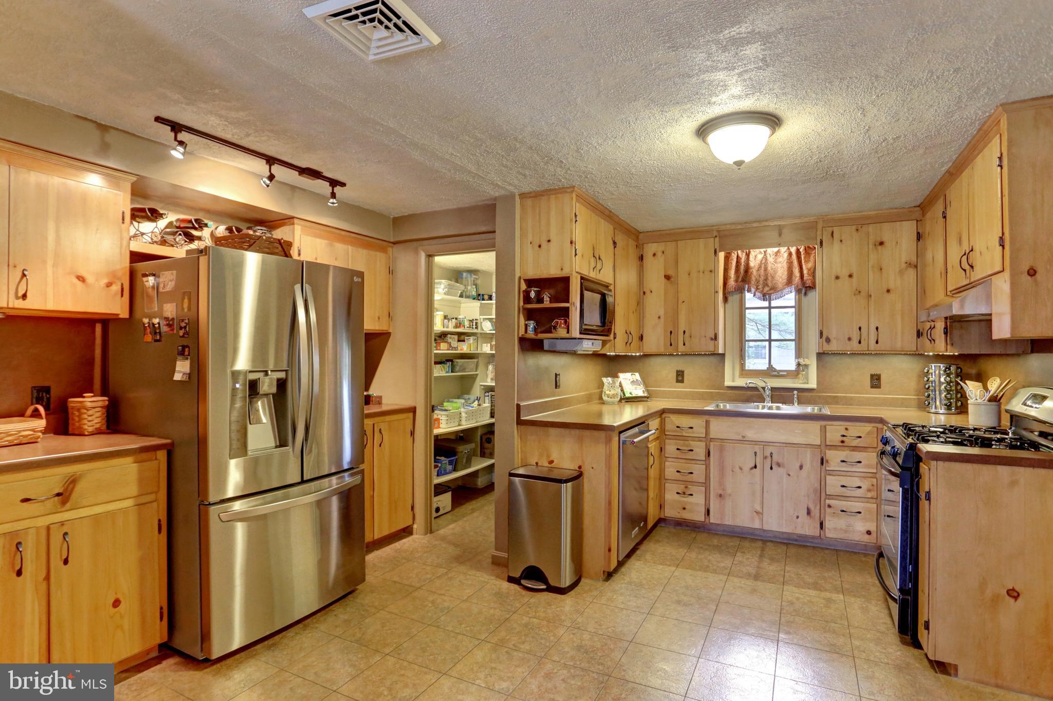 112 Forge Road Boiling Springs, PA 17007 - Photo 7 of 36 Gallery Image 7