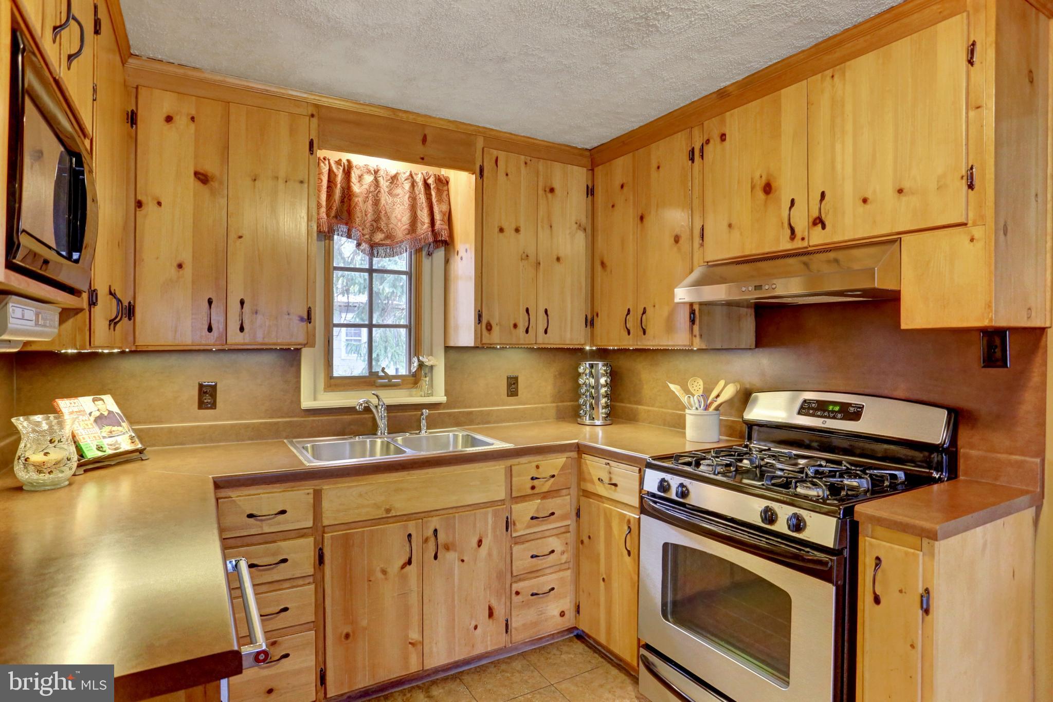 112 Forge Road Boiling Springs, PA 17007 - Photo 8 of 36 Gallery Image 8