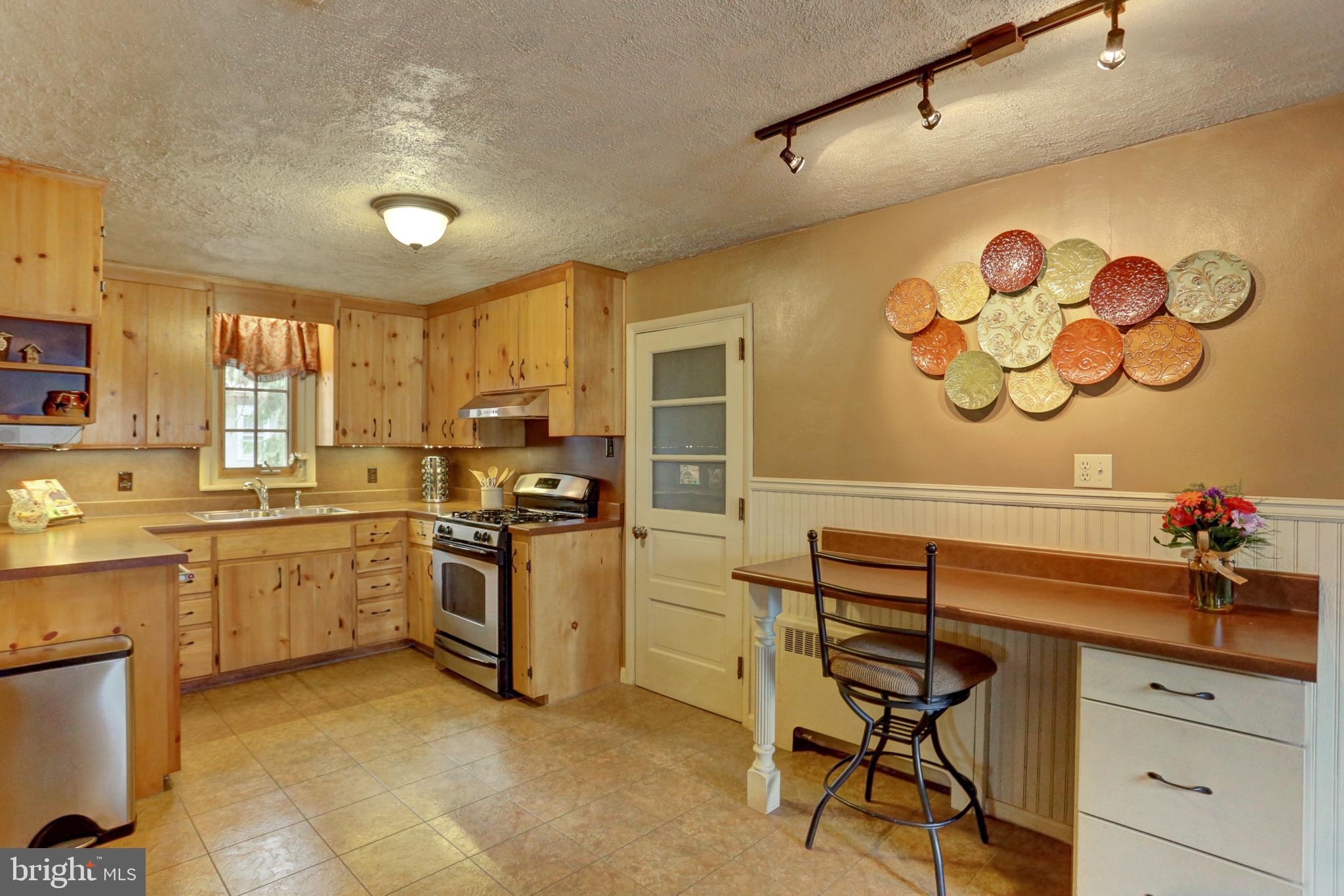 112 Forge Road Boiling Springs, PA 17007 - Photo 9 of 36 Gallery Image 9