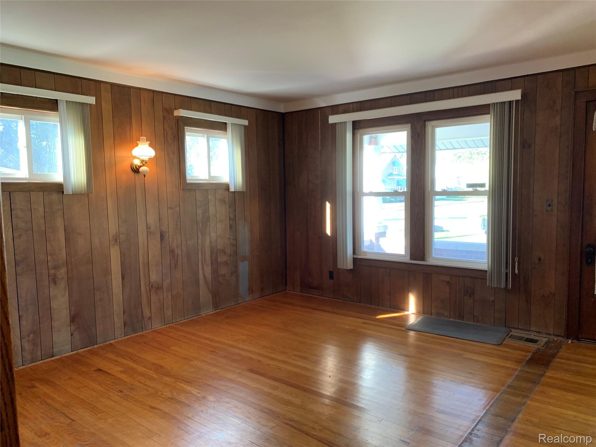 8320 Canal Road Sterling Heights, MI 48314 - Photo 17 of 58 IMG_0932.JPG