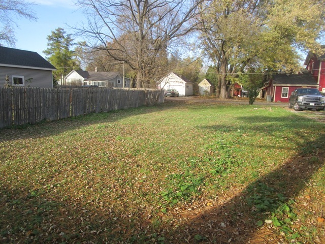 4405 Greenwood Road Woodstock, IL 60098 - Photo 10 of 10 a view of a yard with wooden fence