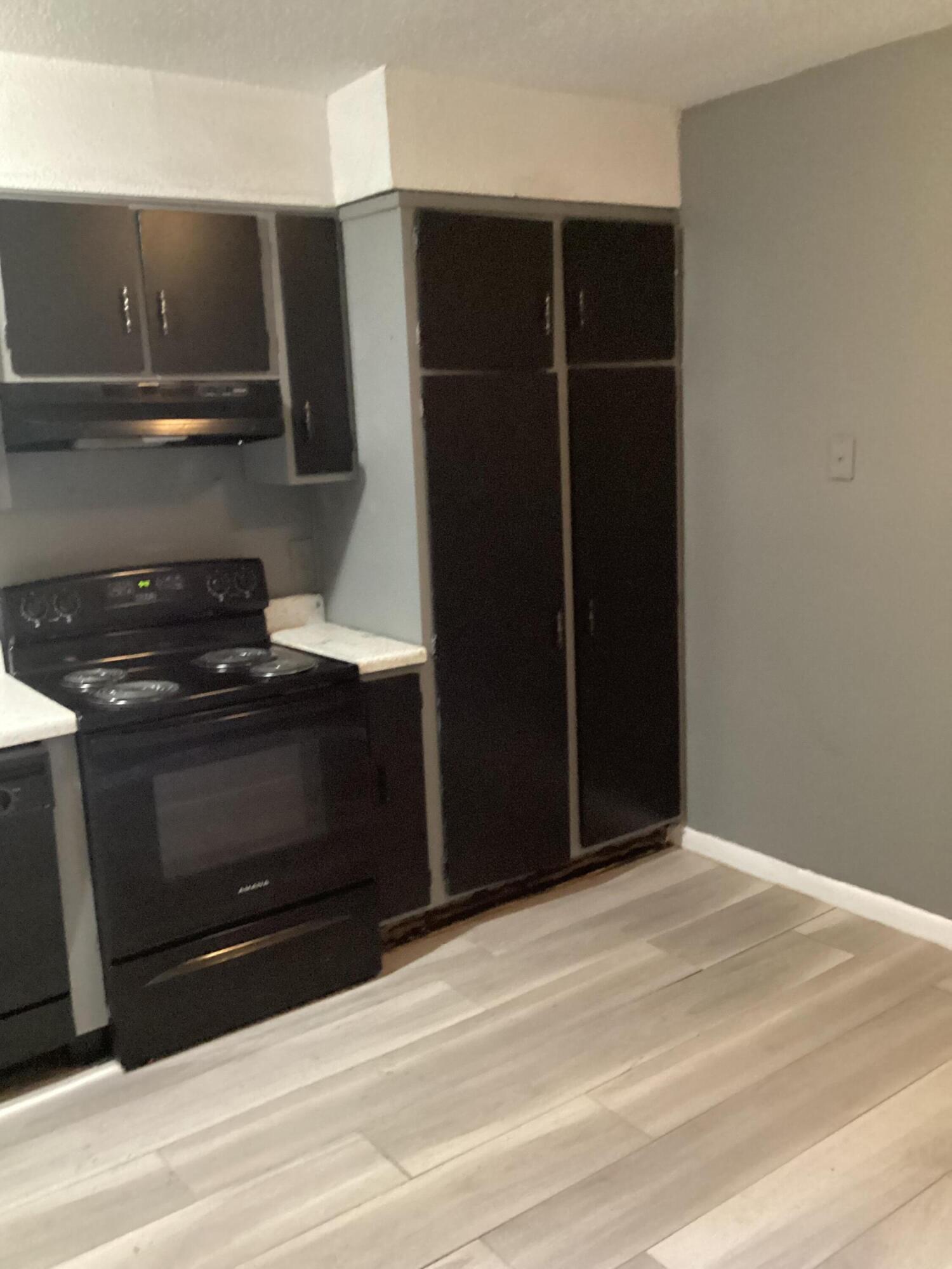 251 Rast Street, Unit H3 Sumter, SC 29150 - Photo 5 of 14 IMG_2415