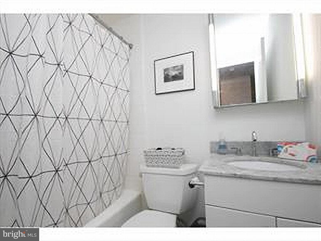 219 South 18th Street, Unit 804 Philadelphia, PA 19103 - Photo 8 of 17