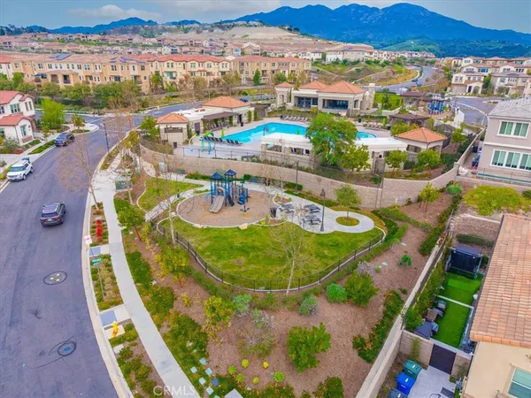 $1,049,900 | 608 Shadowbrook, Lake Forest, CA 92610