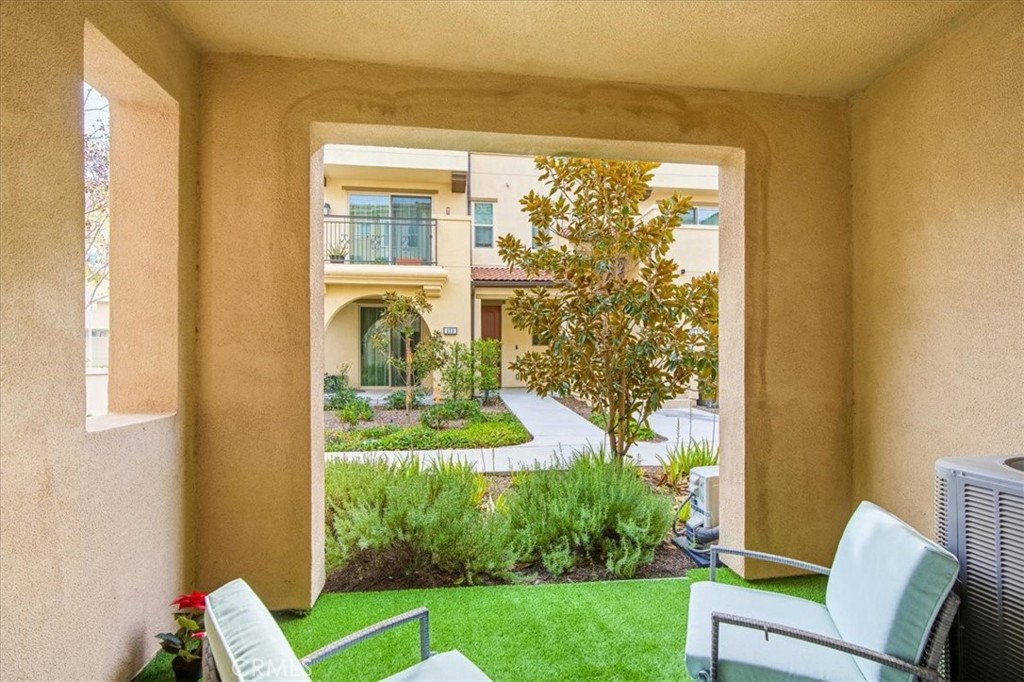 608 Shadowbrook Lake Forest, CA 92610 - Photo 5 of 45