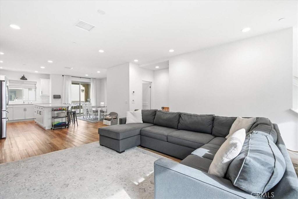 608 Shadowbrook Lake Forest, CA 92610 - Photo 7 of 44