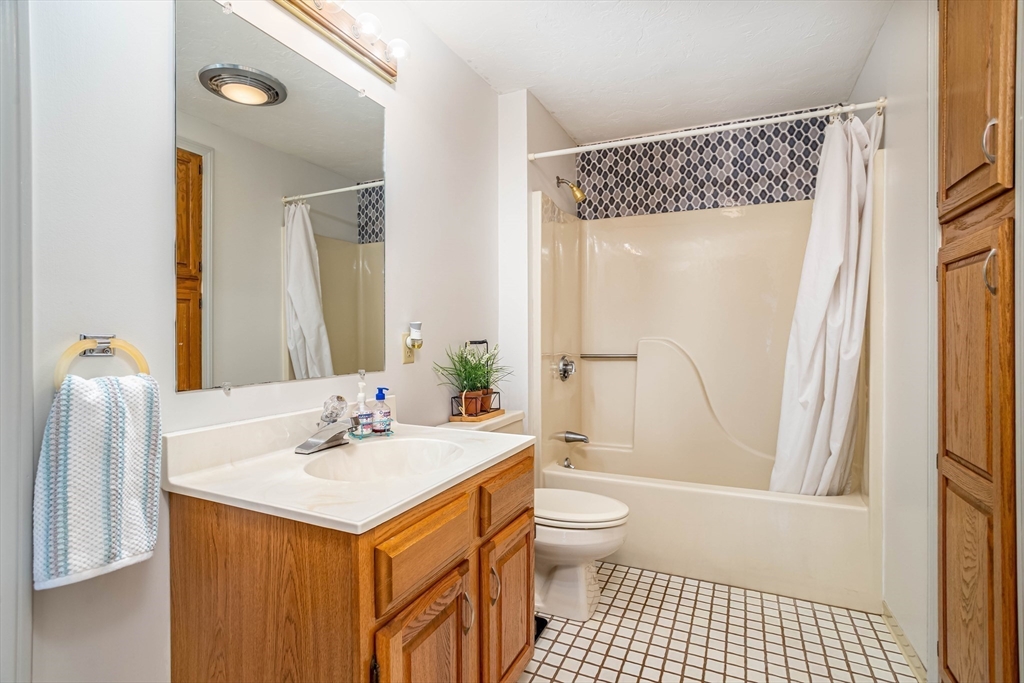 706 Ridgefield Circle, Unit C Clinton, MA 01510 - Photo 18 of 26 Gallery Image 18